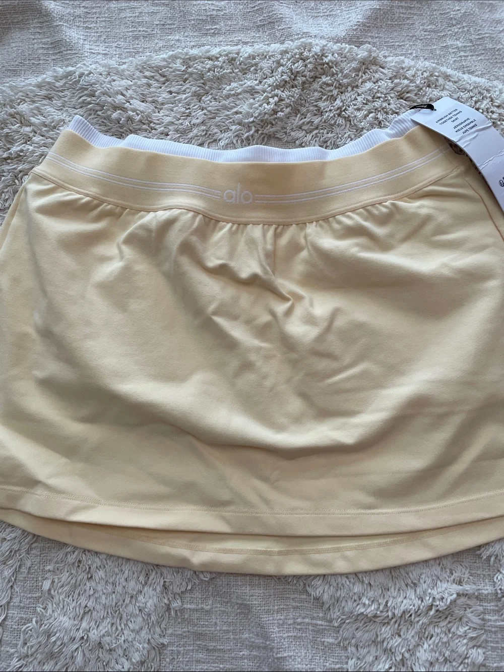 NWT Alo Yoga Airbrush better together tennis skirt sz medium candlelight yellow